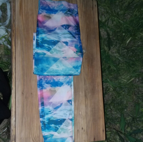 Mountain colors of winter. Leggings. One Size - Picture 2 of 2